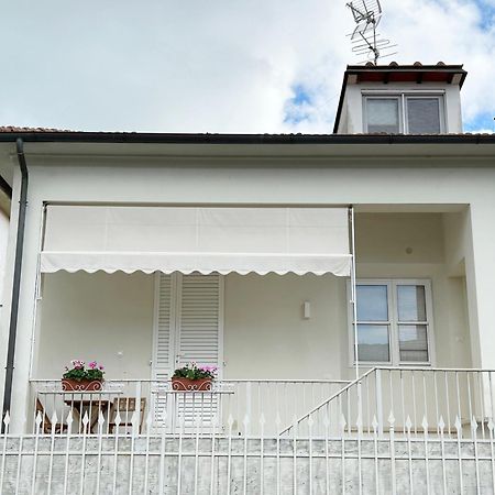 La Casa Di Rosi Al Mare Lägenhet Vada Exteriör bild