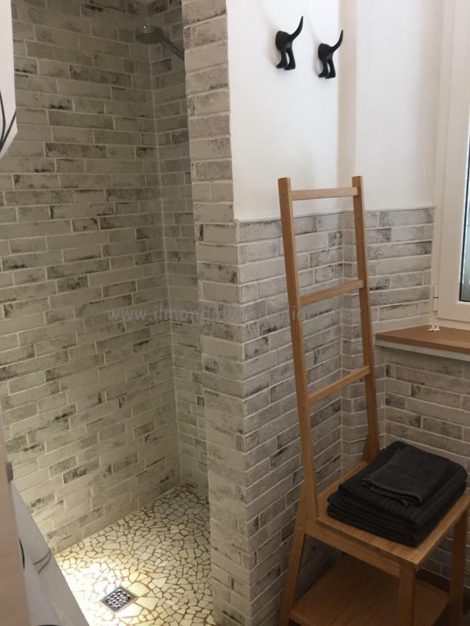La Casa Di Rosi Al Mare Lägenhet Vada Exteriör bild