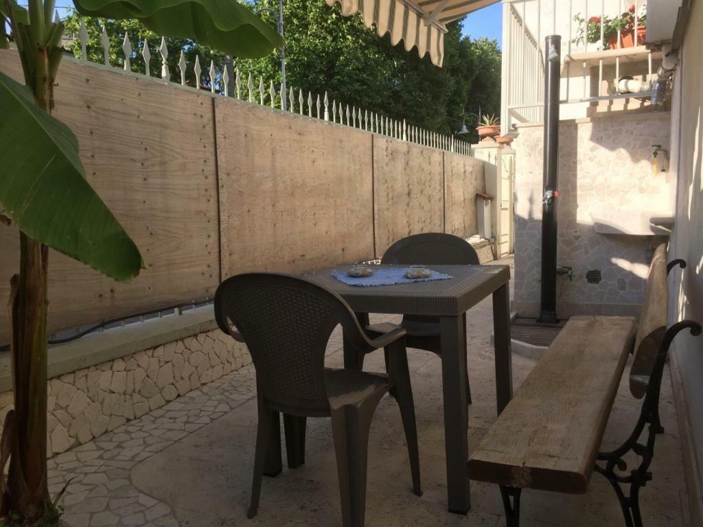 La Casa Di Rosi Al Mare Lägenhet Vada Exteriör bild