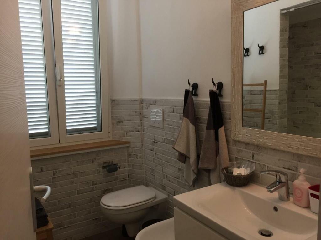 La Casa Di Rosi Al Mare Lägenhet Vada Exteriör bild