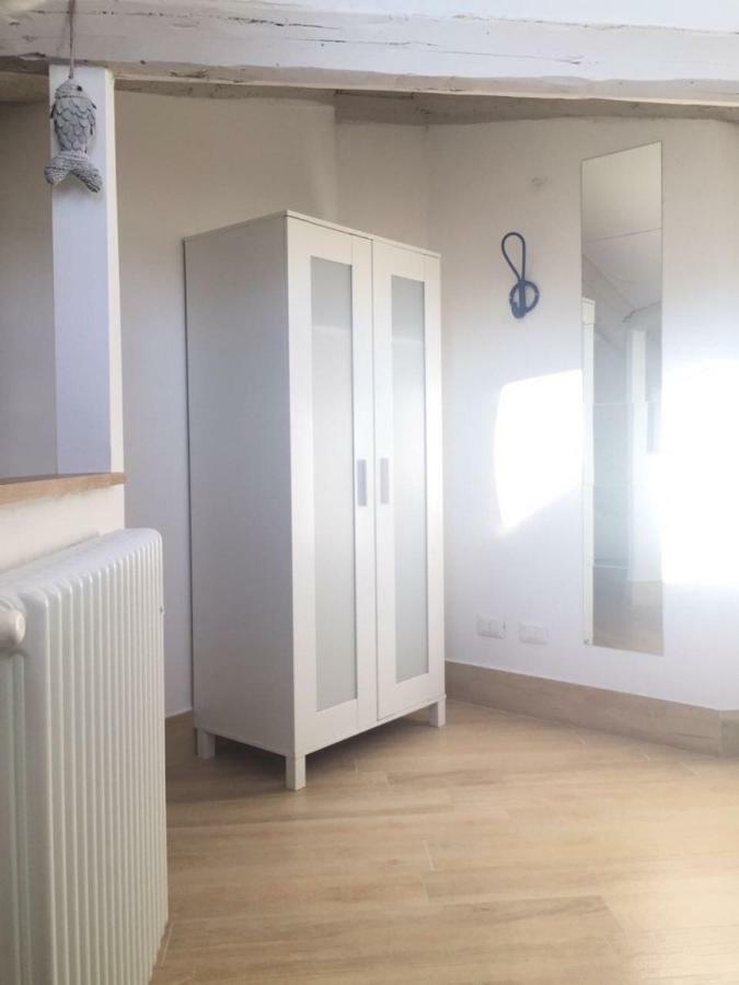 La Casa Di Rosi Al Mare Lägenhet Vada Exteriör bild